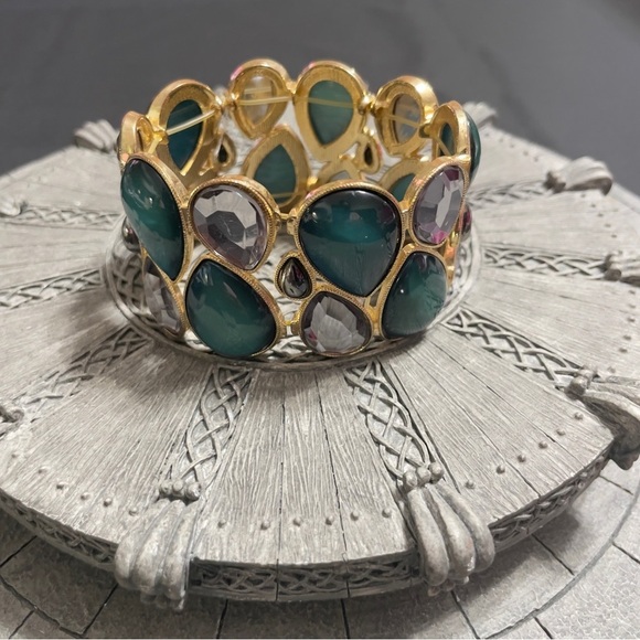NY & Company Statement Bracelet - Gold Tone Teardrop Gems Green & Clear
Stretch - Picture 2 of 8